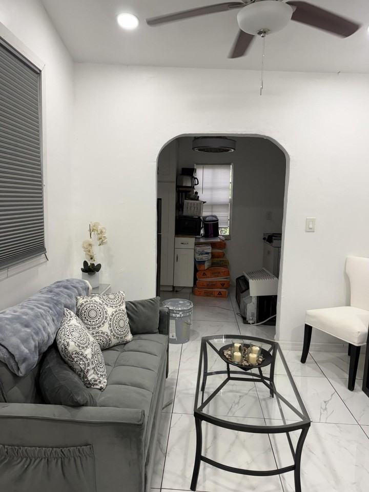 3621 Nw 3rd St - Photo 7 of 23