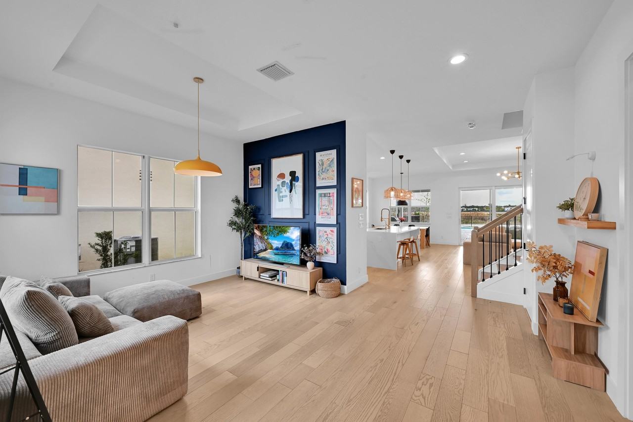 12554 Nautilus Cir - Photo 2 of 32