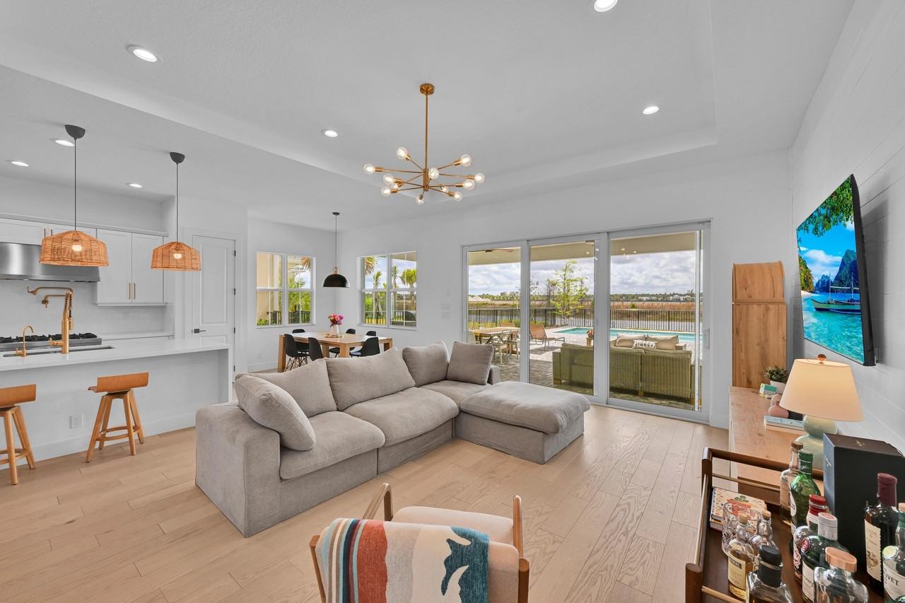 12554 Nautilus Cir - Photo 7 of 32