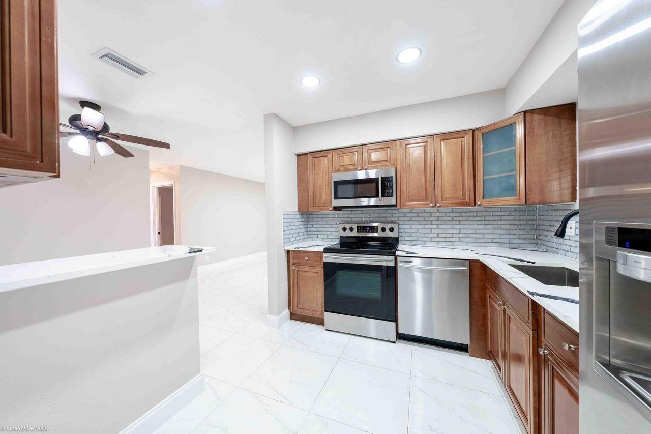 120 Sw 29th Ter - Photo 3 of 30