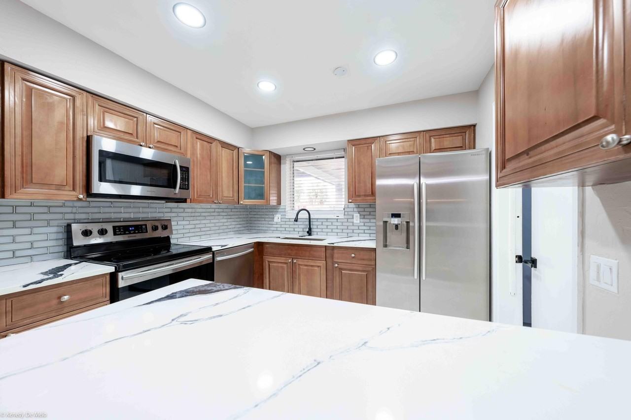 120 Sw 29th Ter - Photo 7 of 30