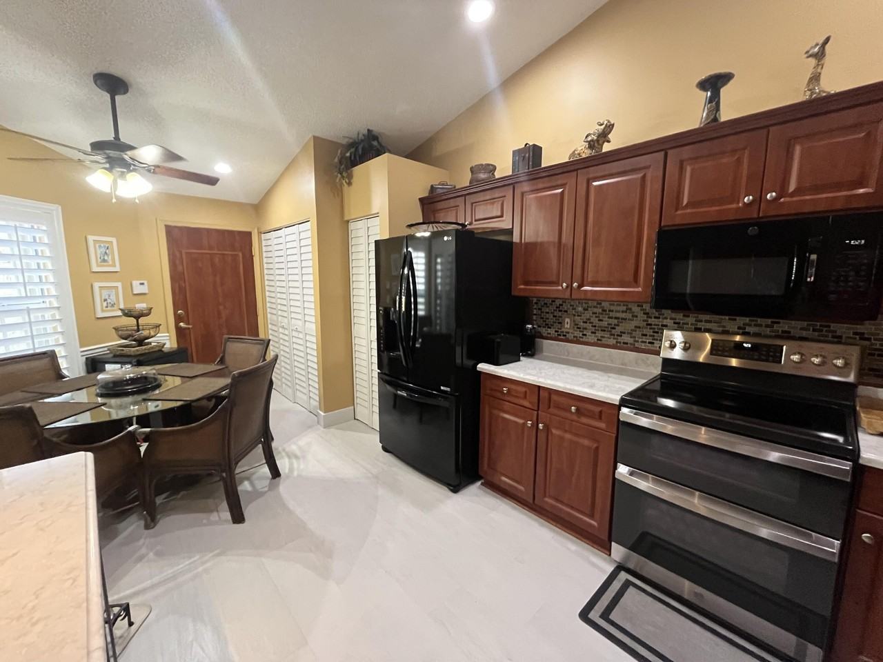 6108 Petunia Rd - Photo 3 of 35