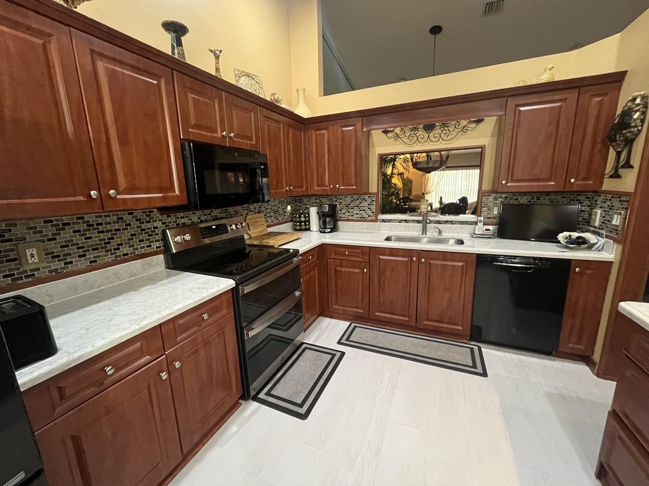 6108 Petunia Rd - Photo 5 of 35