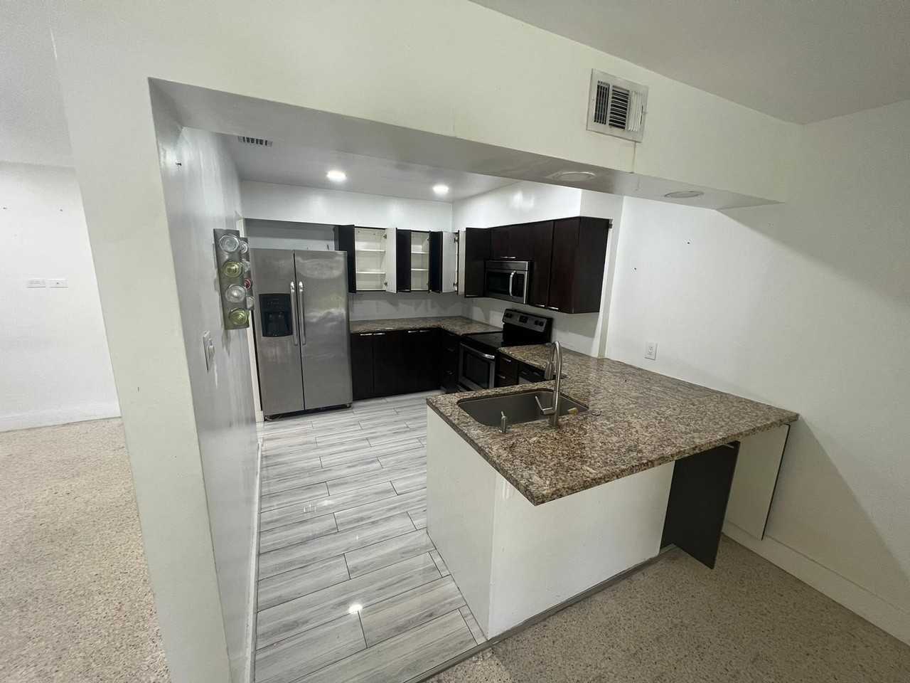 17131 Nw 44th Ave - Photo 5 of 14