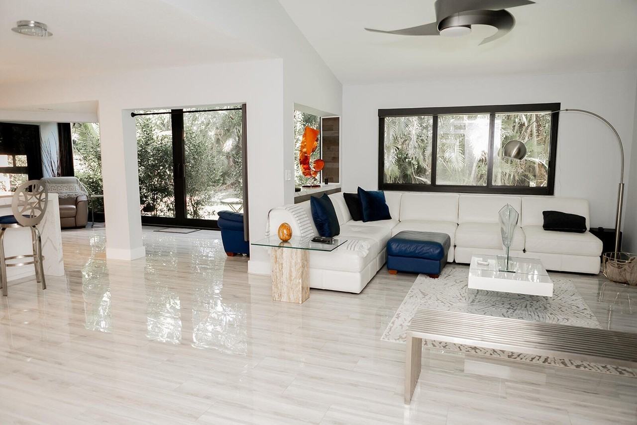 5700 Coach House Cir Apt D - Photo 3 of 20