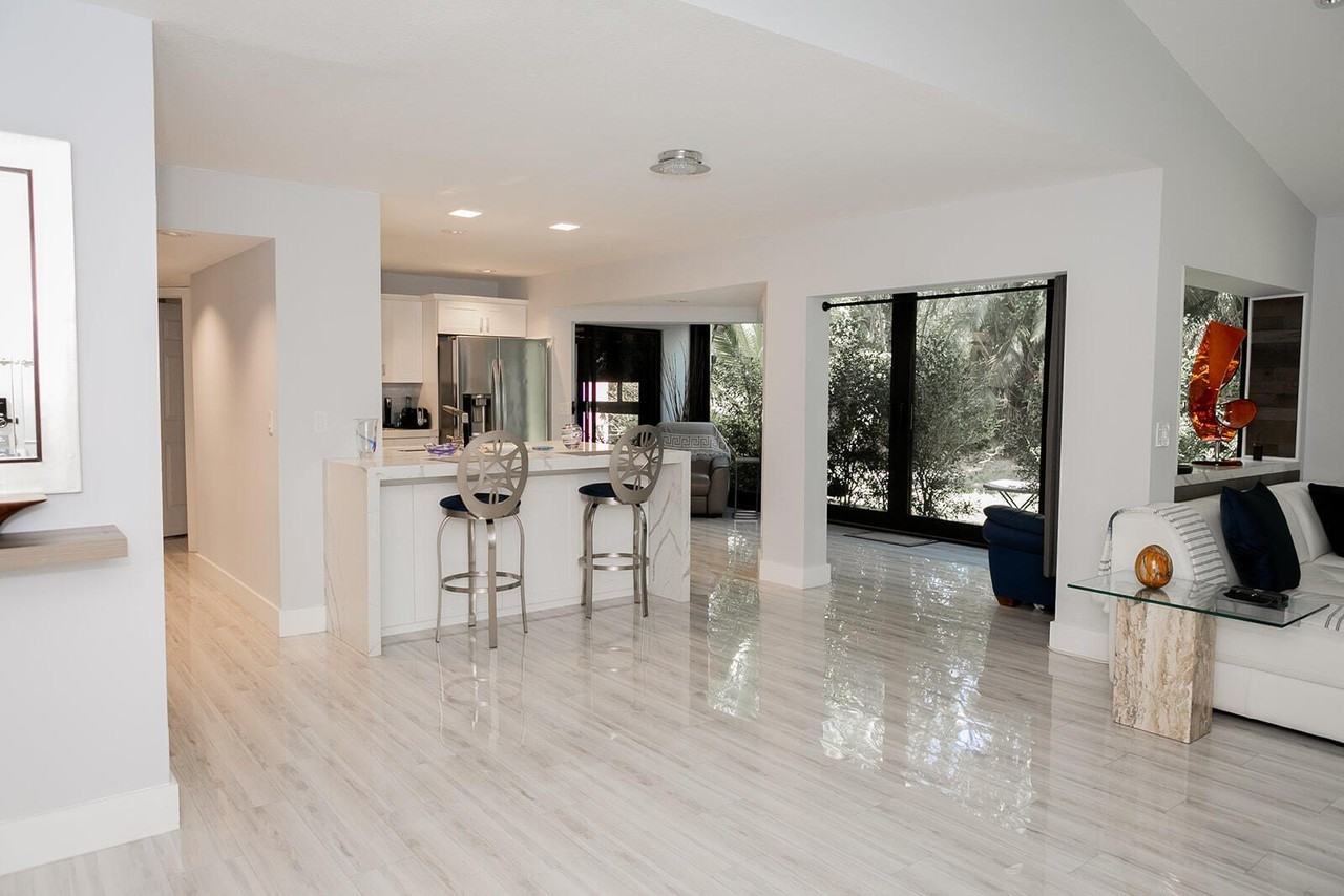 5700 Coach House Cir Apt D - Photo 5 of 20