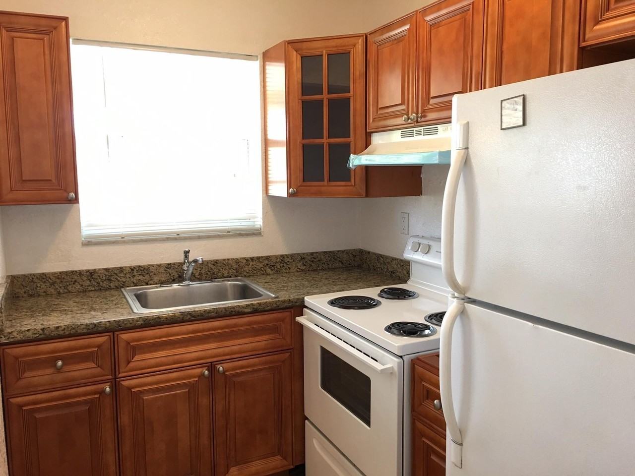 1820 Ne 56th St Apt 5 - Photo 3 of 15