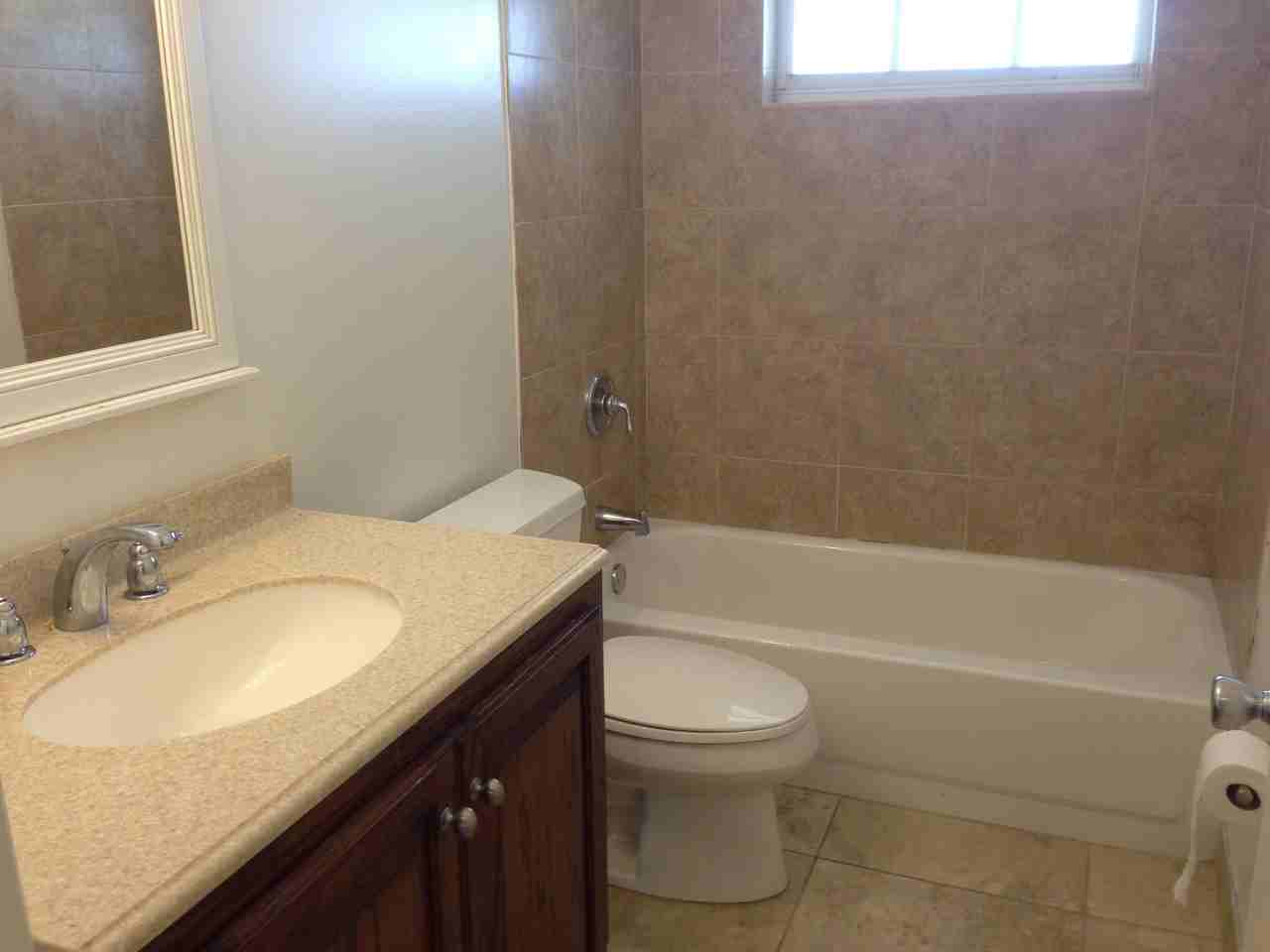 1820 Ne 56th St Apt 5 - Photo 5 of 15