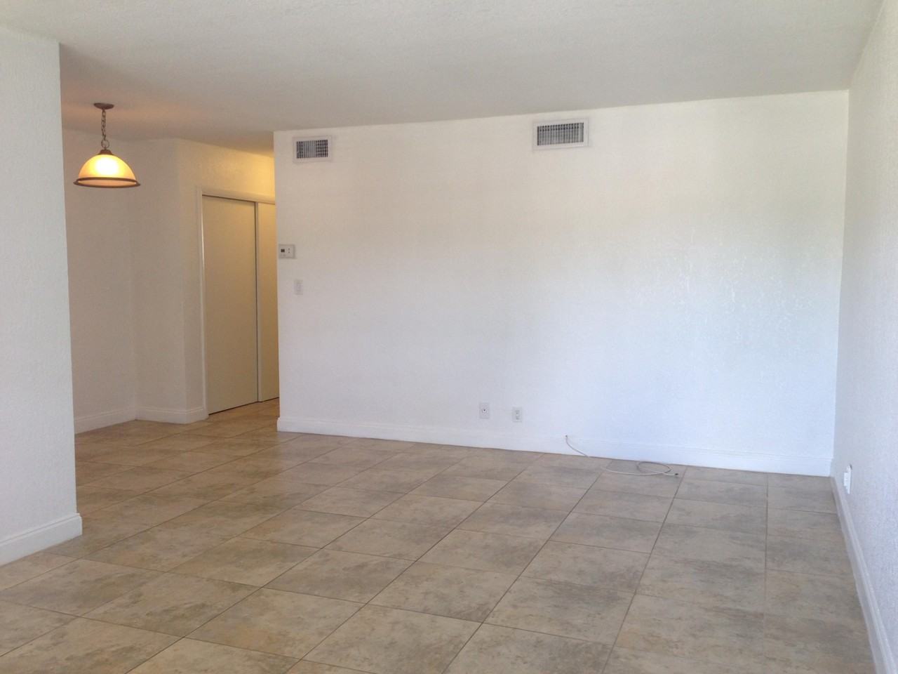 1820 Ne 56th St Apt 5 - Photo 6 of 15