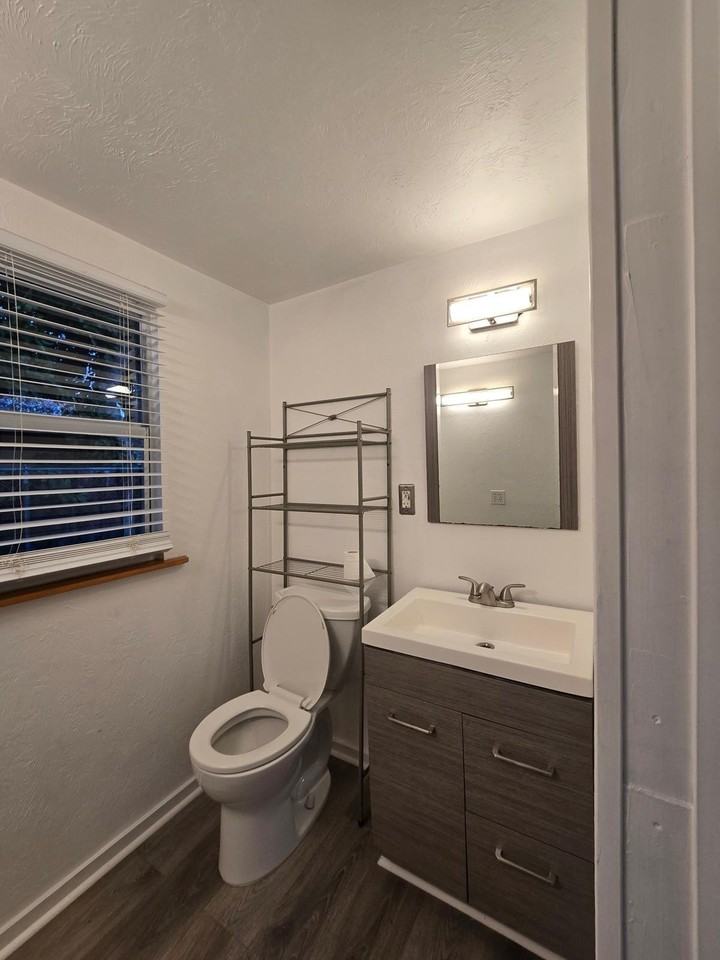 3901 Lakewood Rd Unit B - Photo 7 of 13