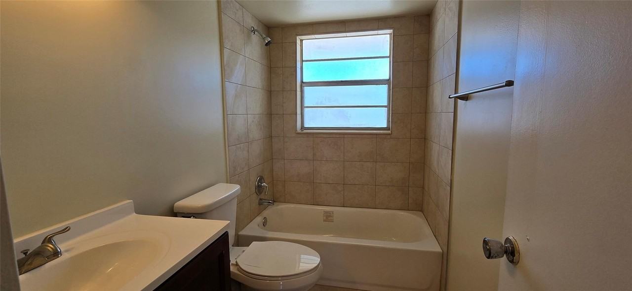 7305 Nw 5th Ct Apt 204 - Photo 7 of 8