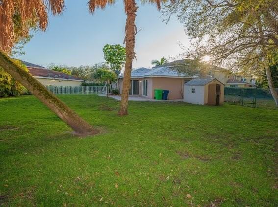 9201 Nw 55th St - Photo 4 of 43