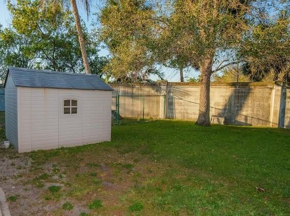 9201 Nw 55th St - Photo 7 of 43