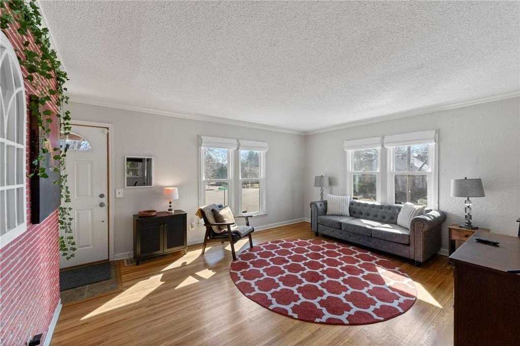 2901 Zenith Ave N - Photo 4 of 28