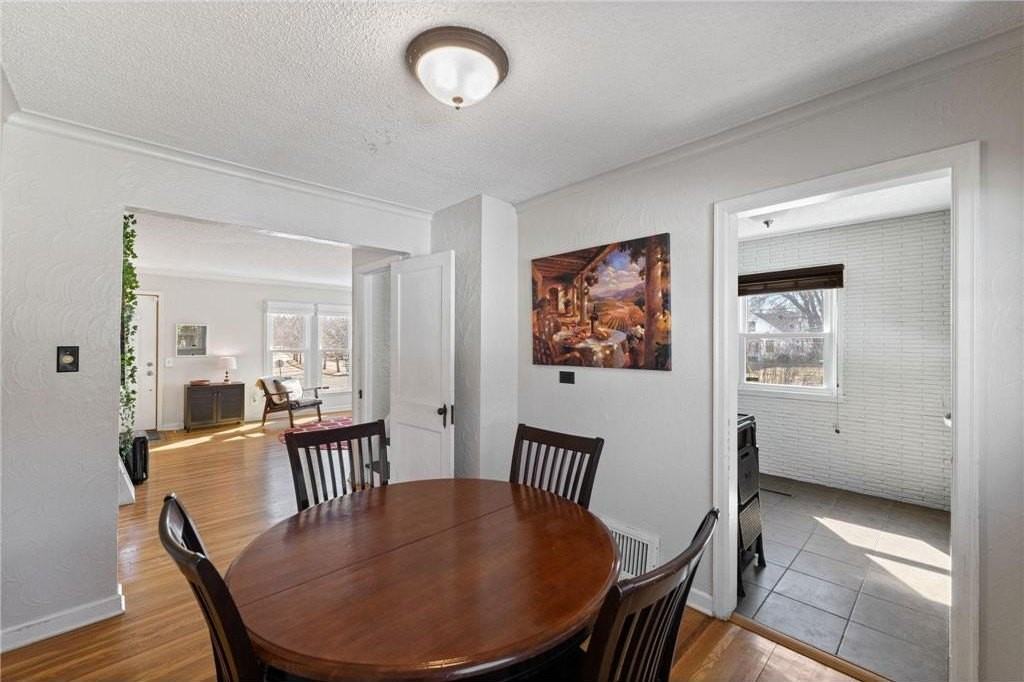 2901 Zenith Ave N - Photo 6 of 28