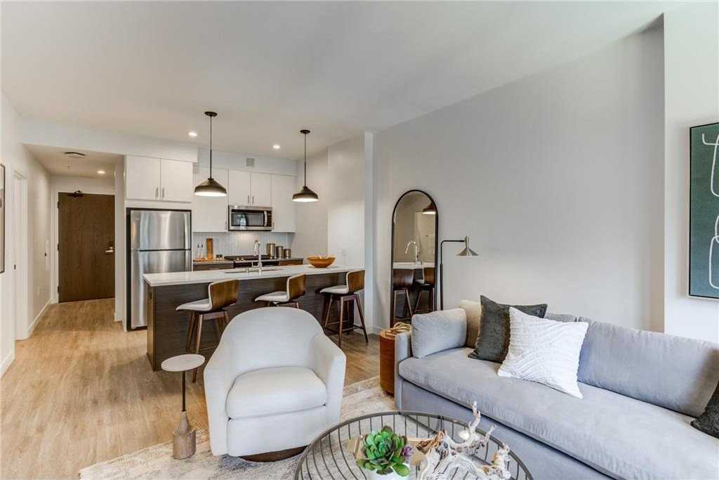 270 Hennepin Ave #517