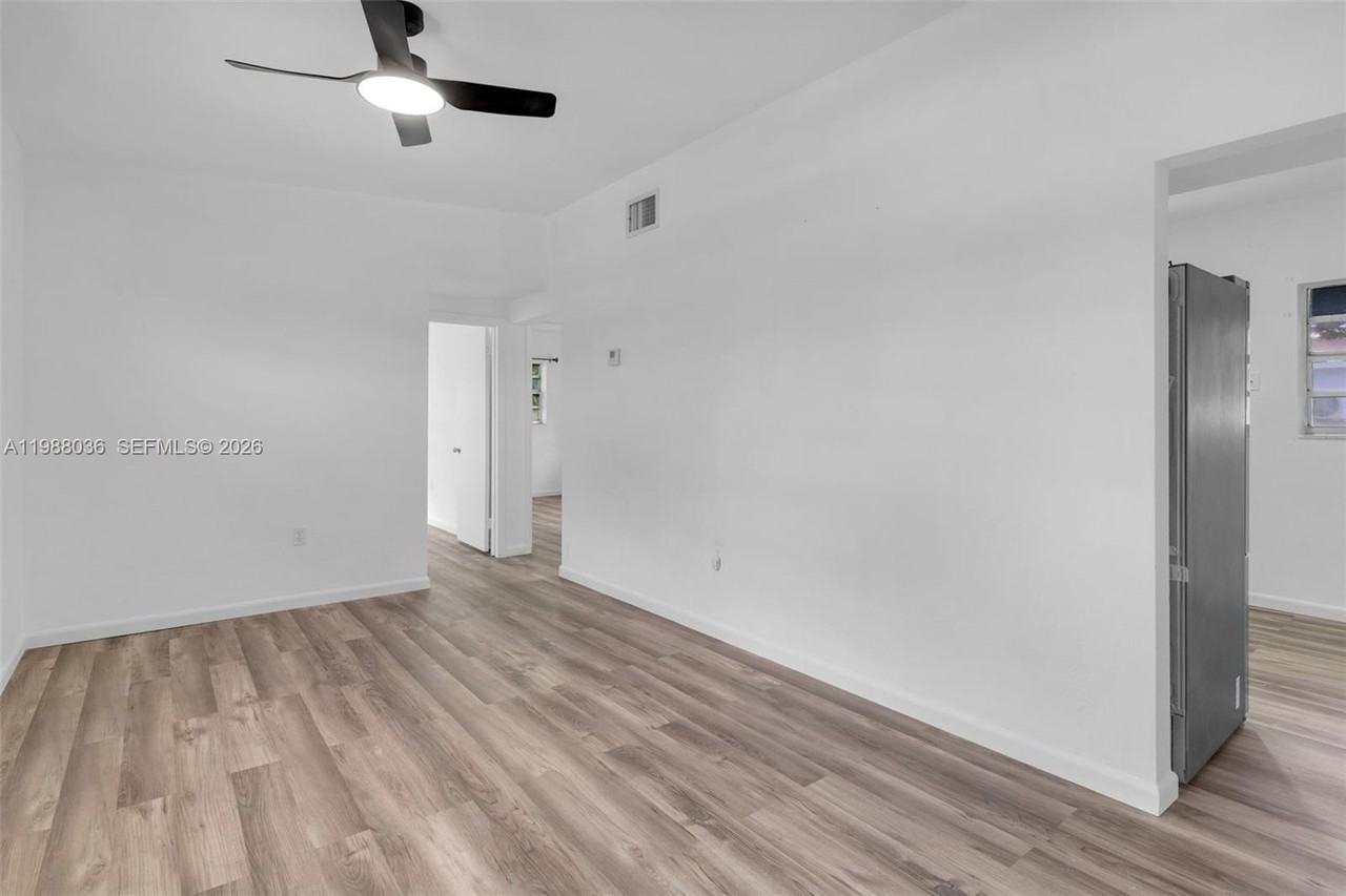 26620 Sw 136th Ave - Photo 2 of 8