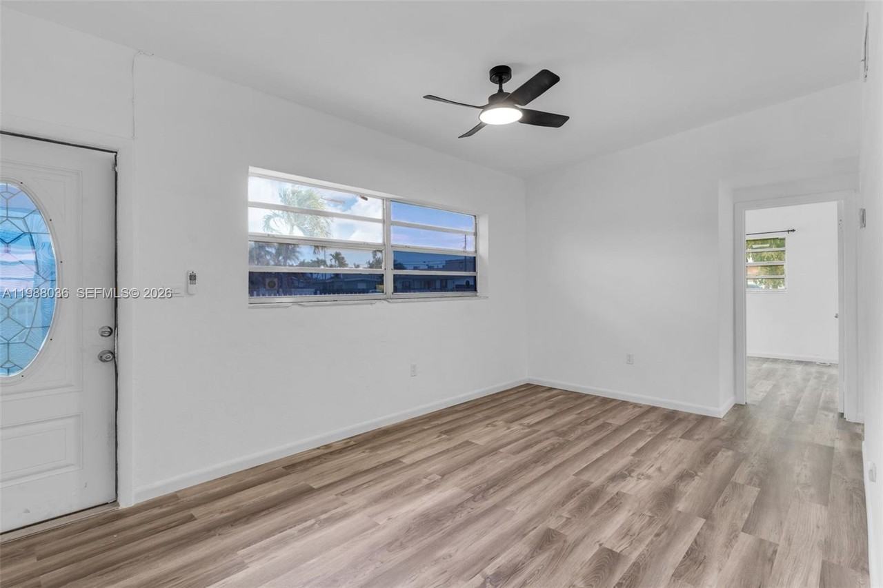 26620 Sw 136th Ave - Photo 3 of 8