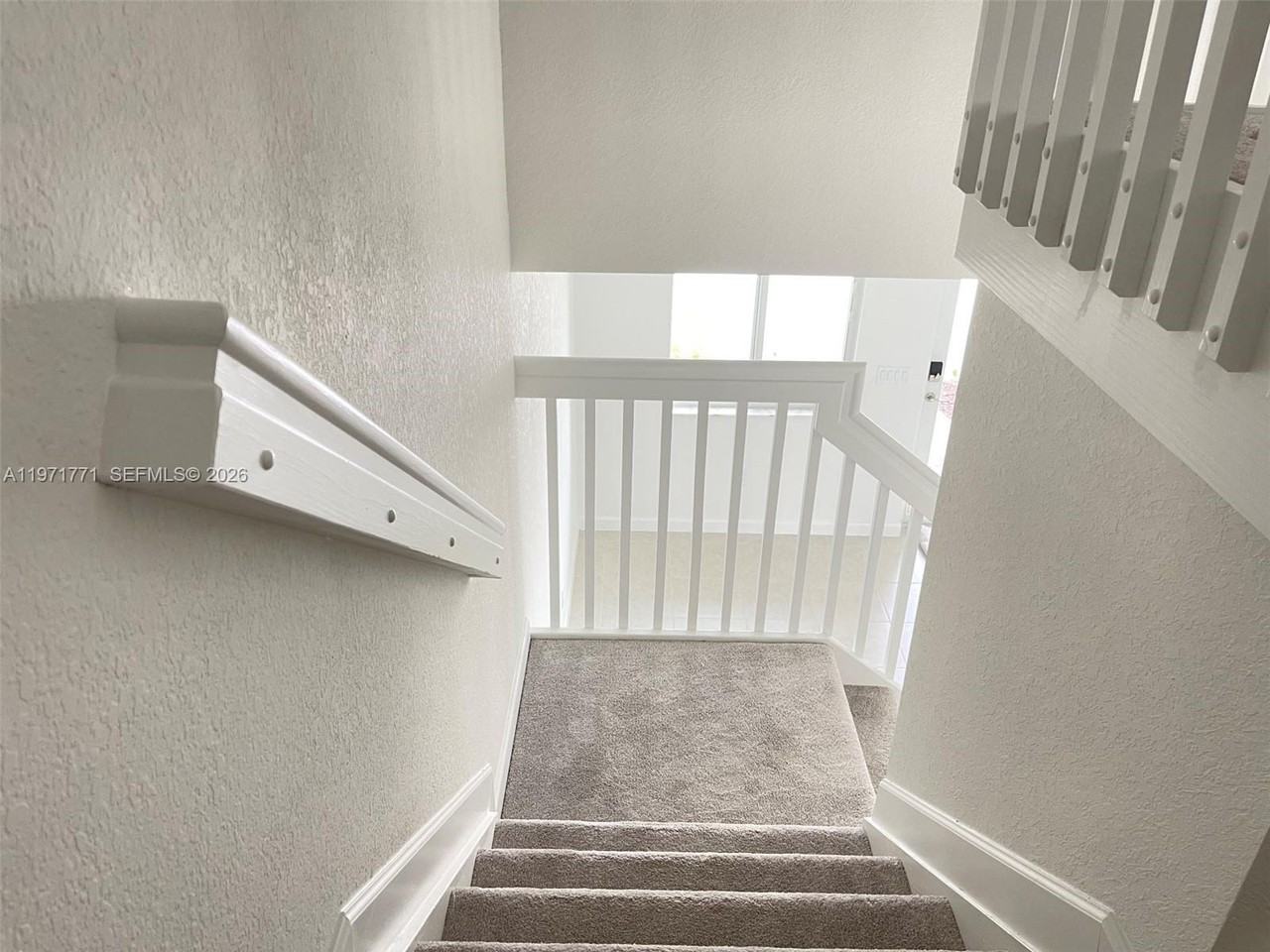 1427 Se 7th Ter - Photo 6 of 8