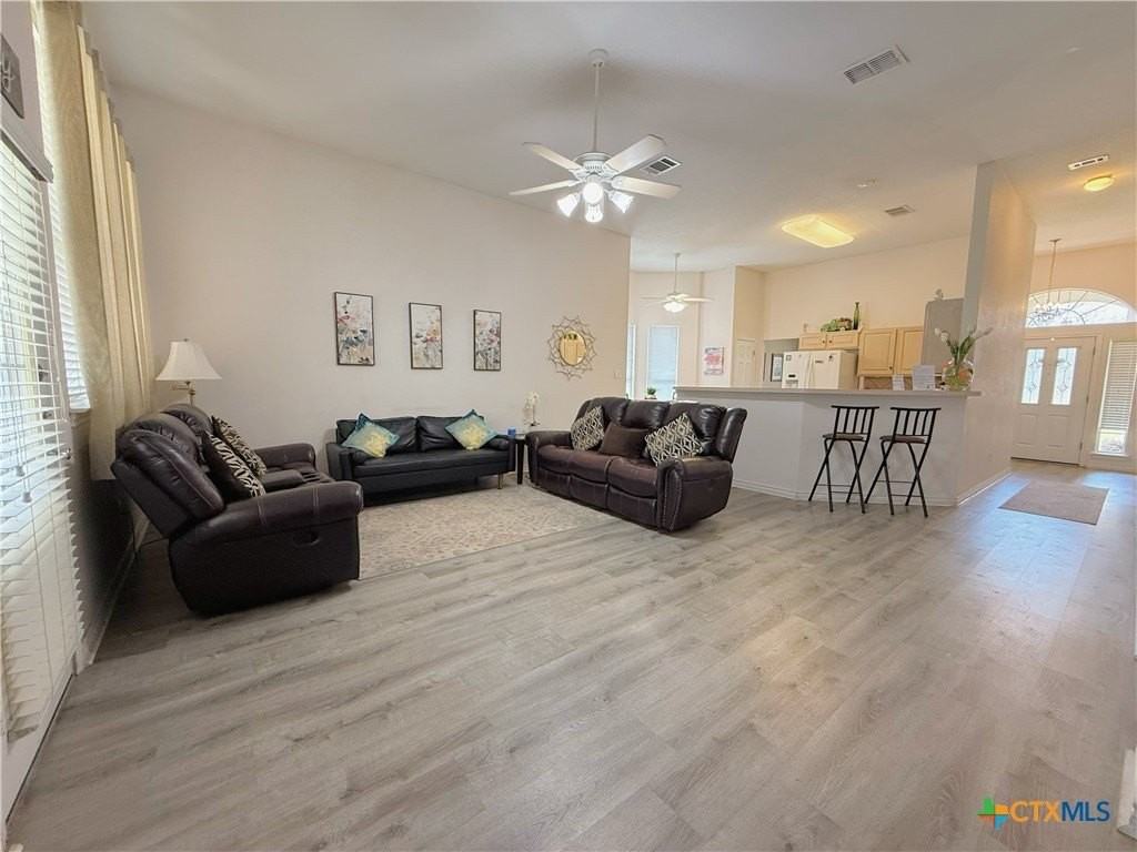 2314 Kingsbury Dr - Photo 2 of 18