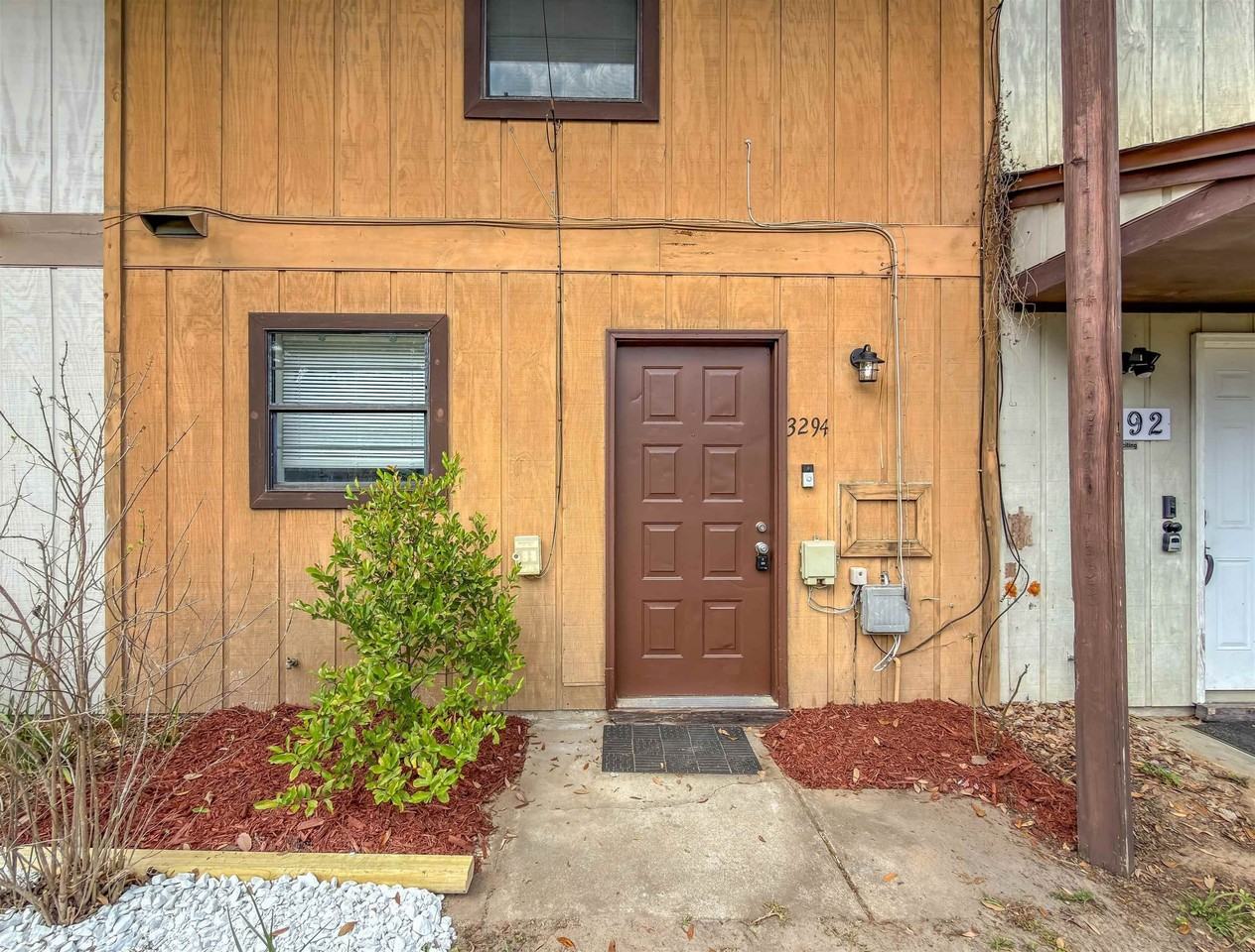 3294 Nekoma Ln - Photo 2 of 36