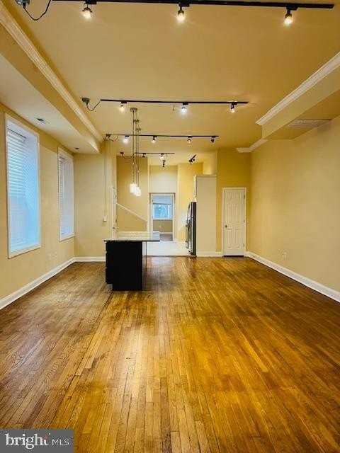 338 N Charles St - Photo 5 of 17