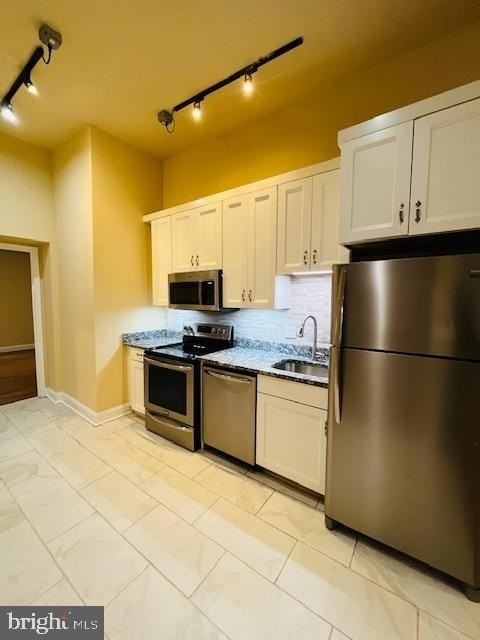 338 N Charles St - Photo 7 of 17