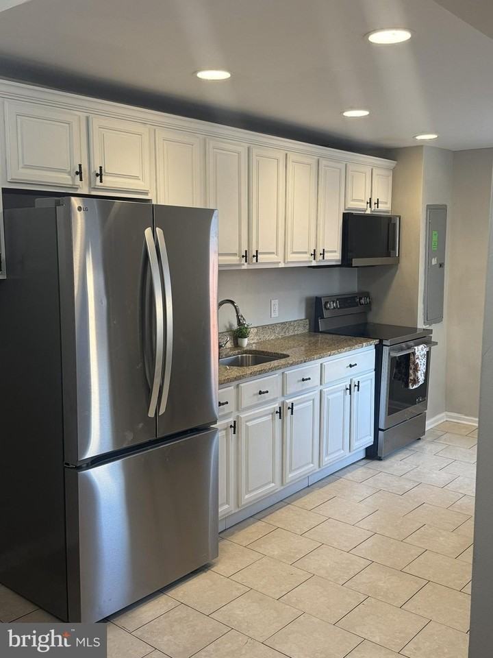 1235 N Bond St - Photo 4 of 19