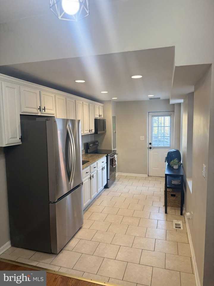 1235 N Bond St - Photo 5 of 19