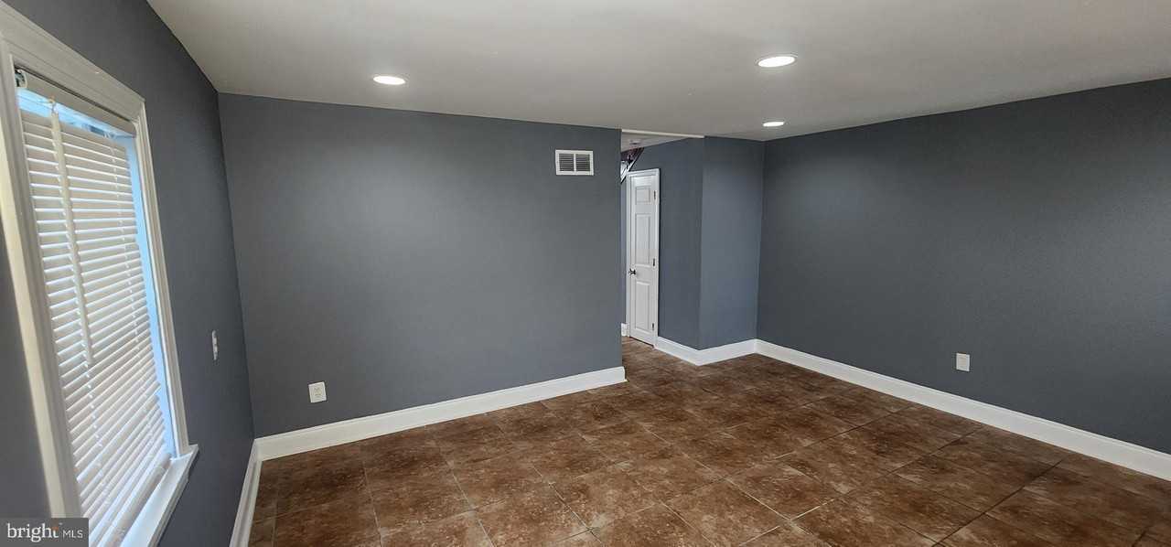 7923 E Baltimore St - Photo 5 of 20