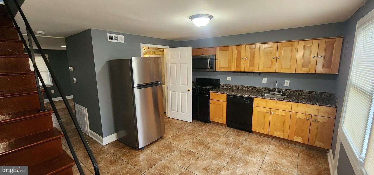 7923 E Baltimore St - Photo 6 of 20