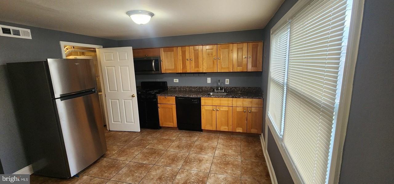 7923 E Baltimore St - Photo 7 of 20