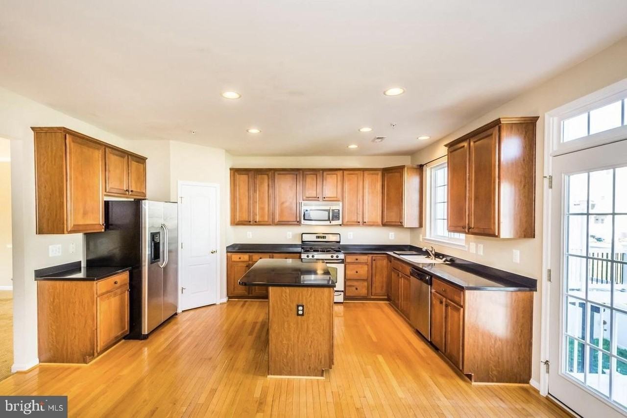 1693 Mohegan Dr - Photo 4 of 19