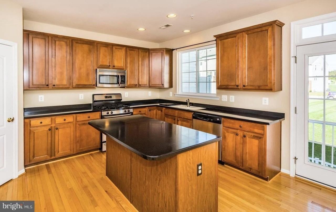 1693 Mohegan Dr - Photo 5 of 19