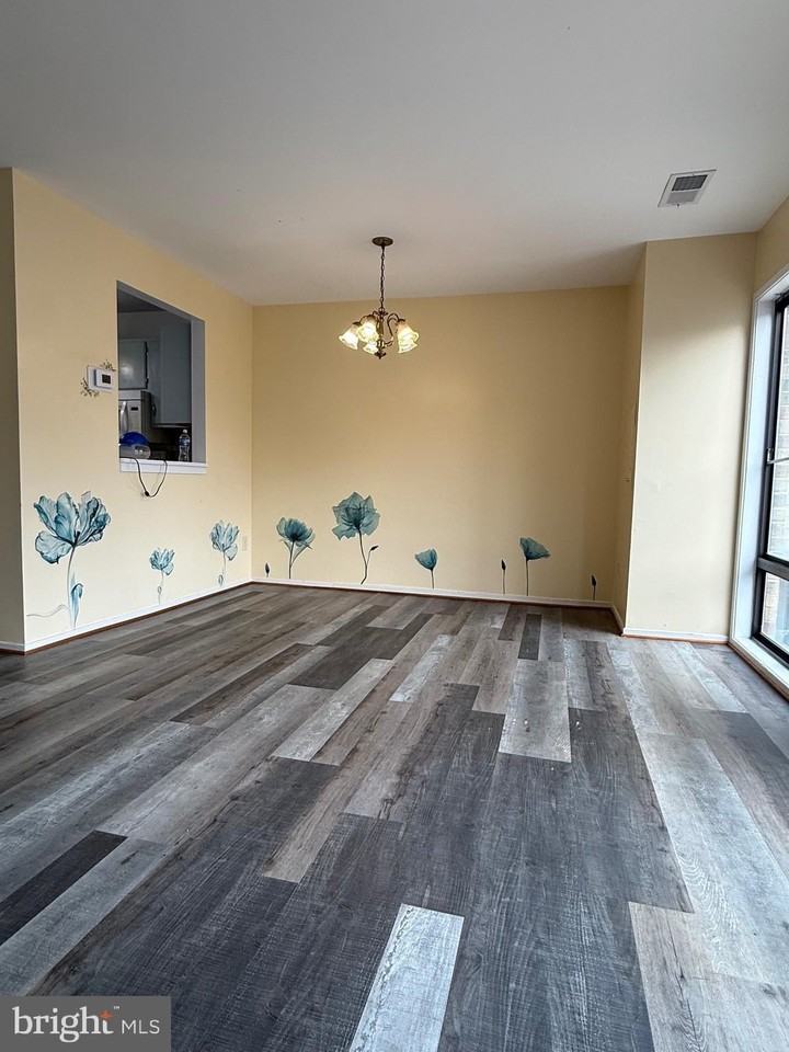 10059 Ridgeline Dr - Photo 2 of 12