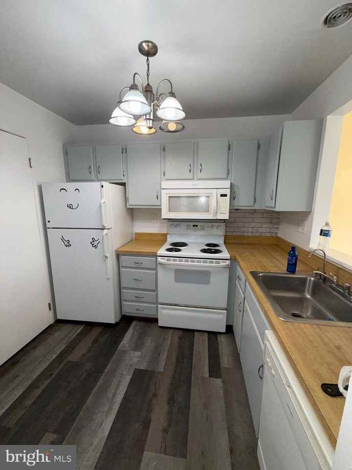 10059 Ridgeline Dr - Photo 3 of 12