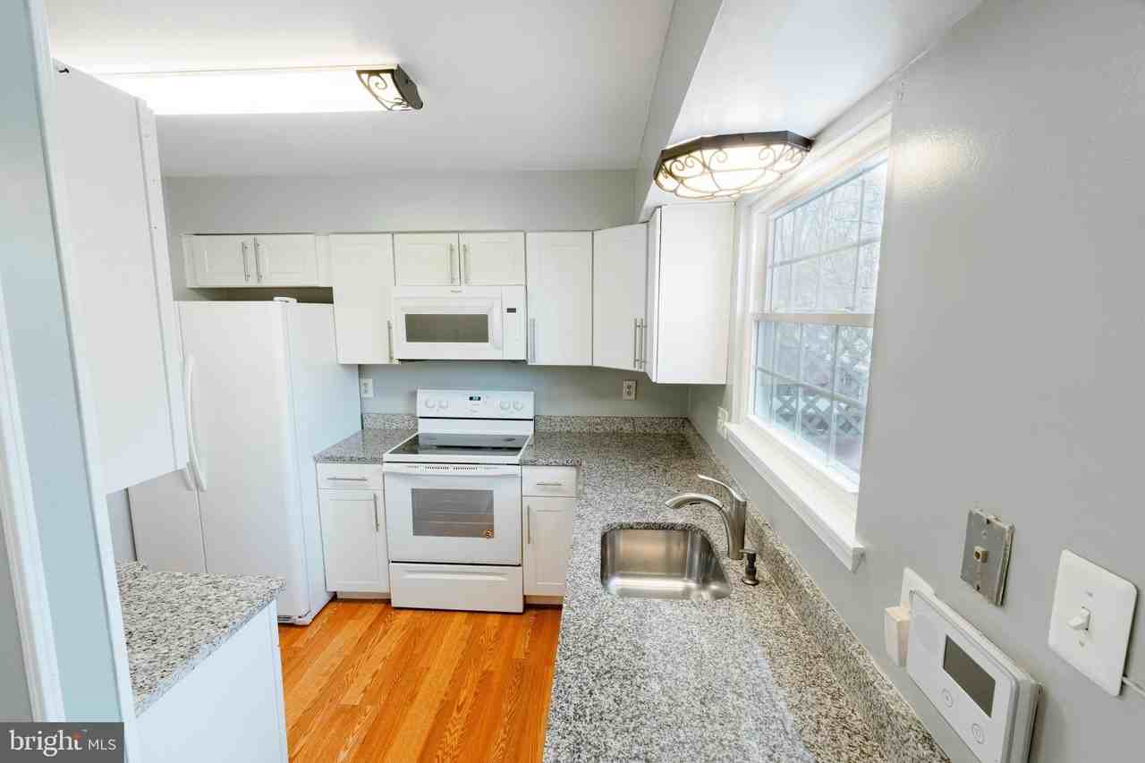 2343 London Bridge Dr - Photo 5 of 20