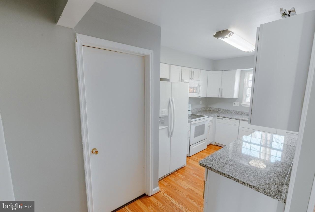 2343 London Bridge Dr - Photo 6 of 20