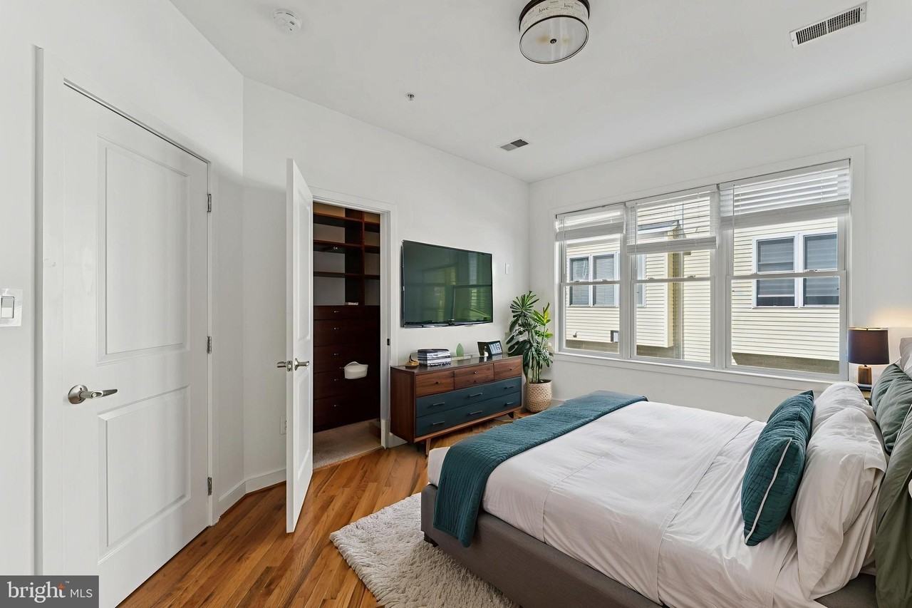 4410 Longfellow St - Photo 3 of 42