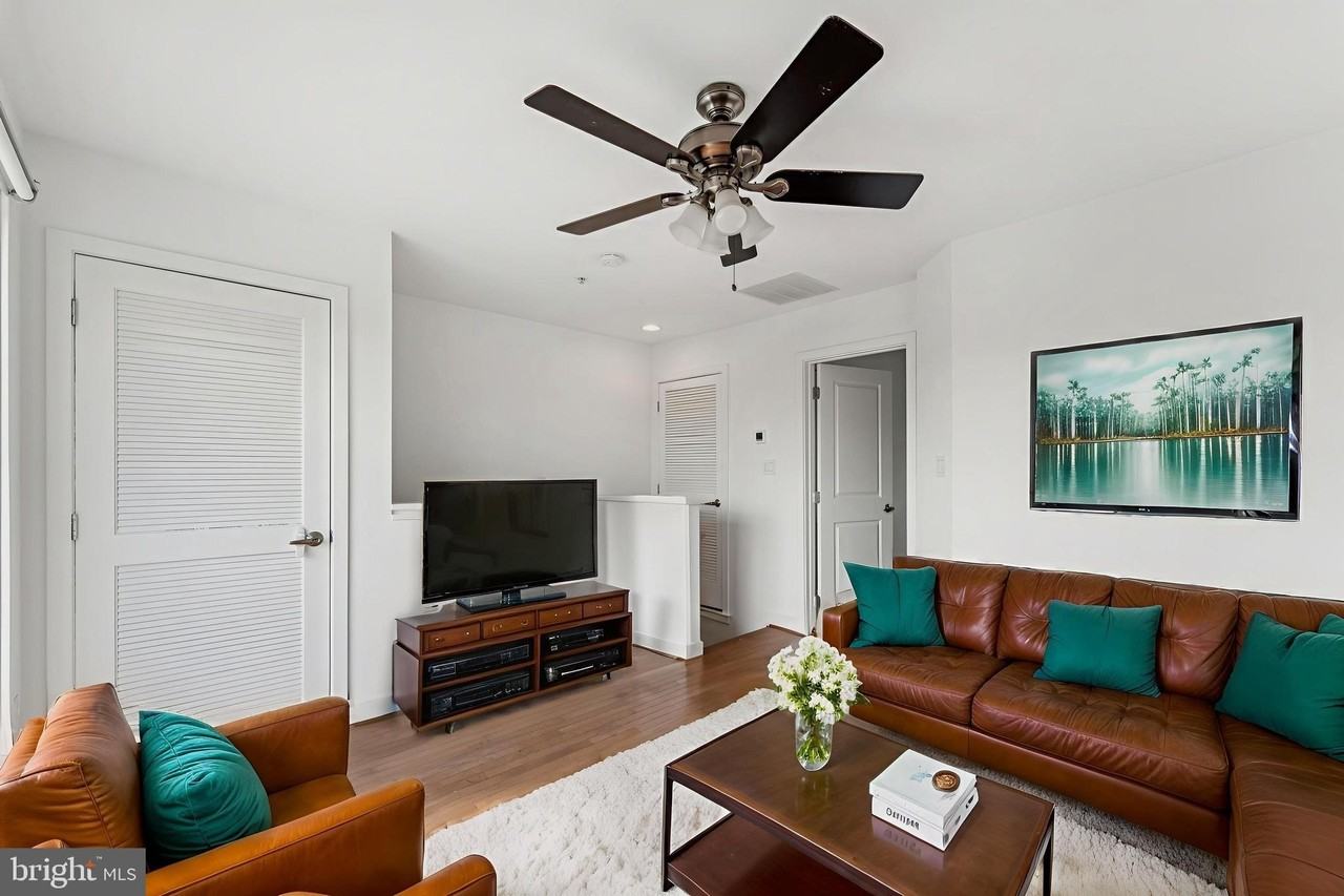 4410 Longfellow St - Photo 4 of 42