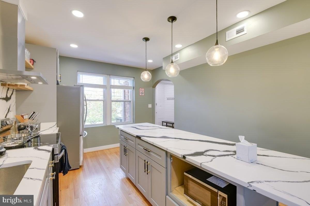 3405 Laurel Ave - Photo 3 of 17