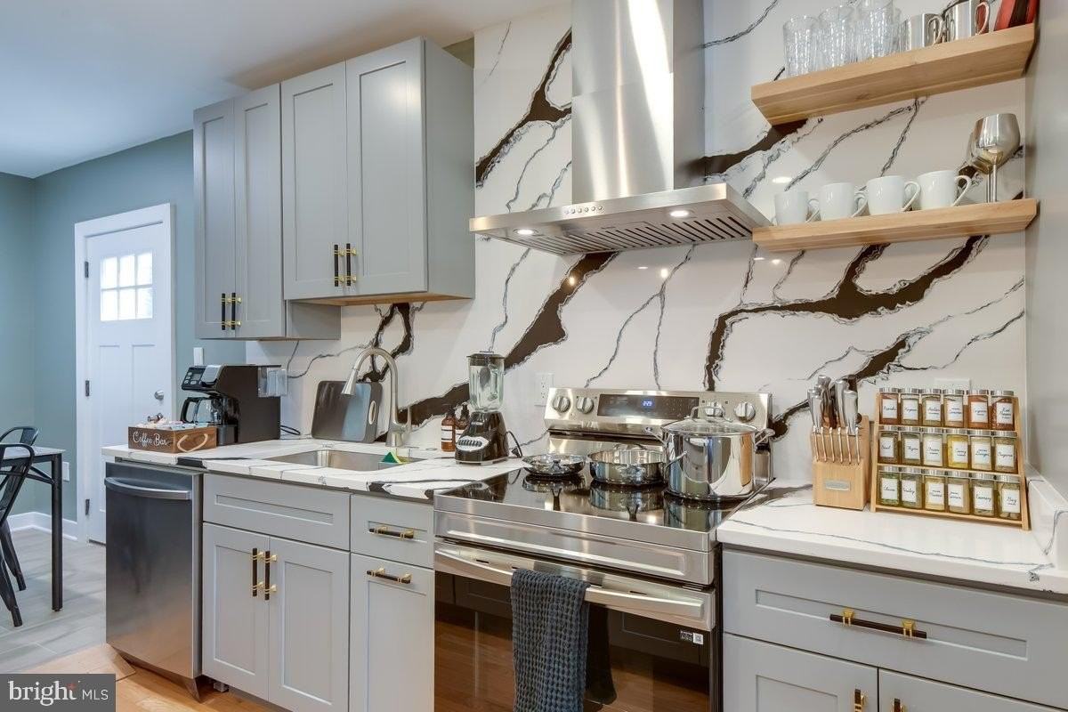 3405 Laurel Ave - Photo 4 of 17