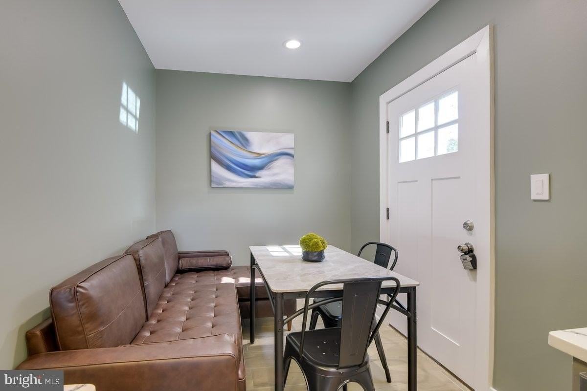 3405 Laurel Ave - Photo 5 of 17