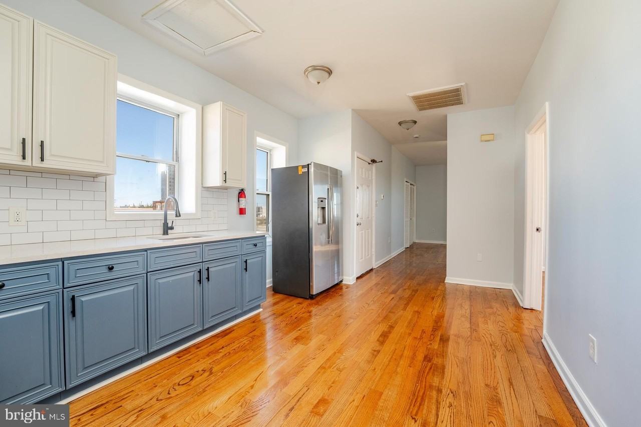 222 S RHODE Avenue unit: 5 - Photo 4 of 27