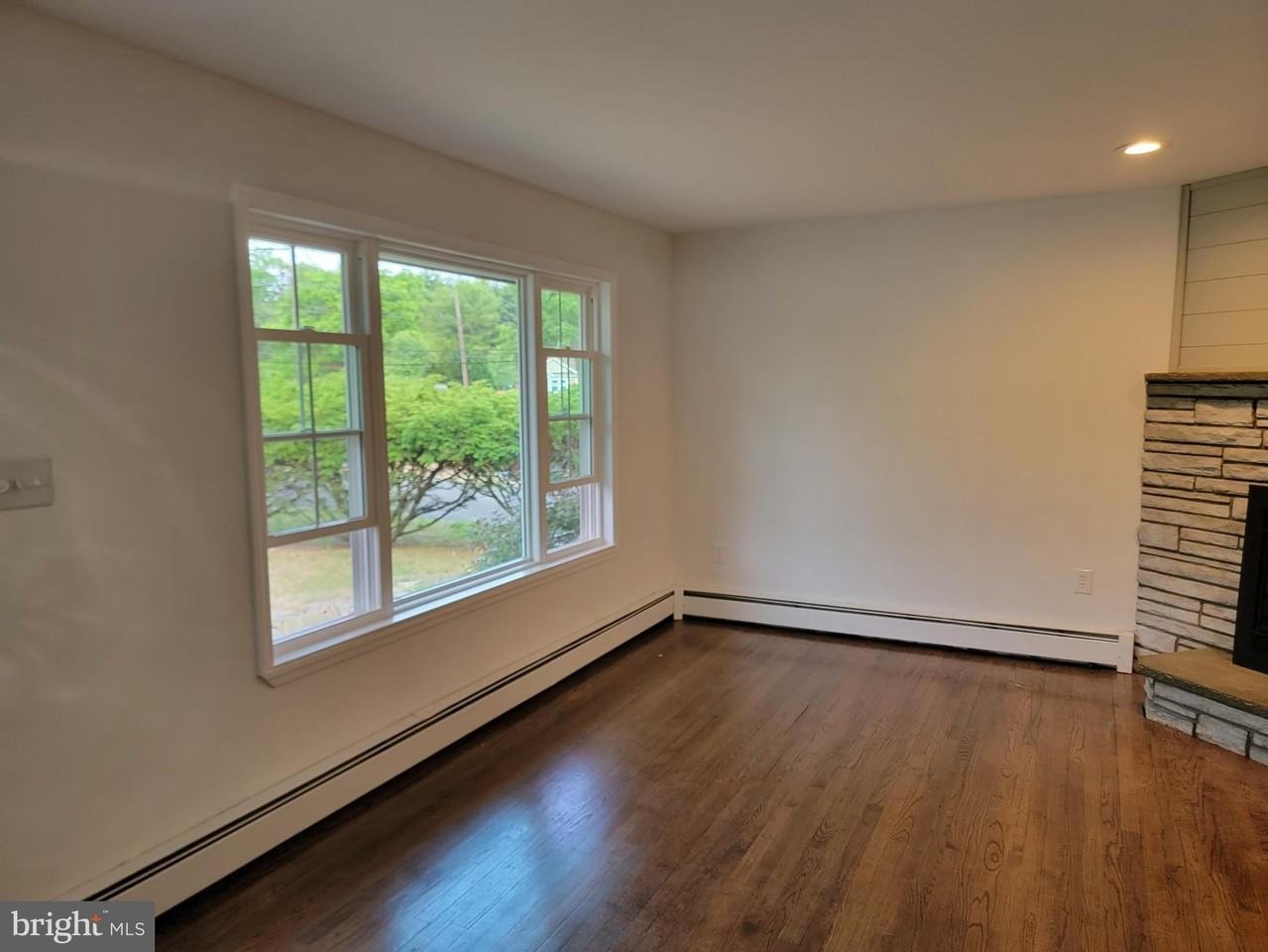 1639 Perkins Ln - Photo 3 of 18