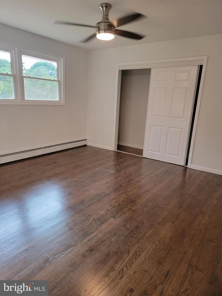 1639 Perkins Ln - Photo 4 of 18