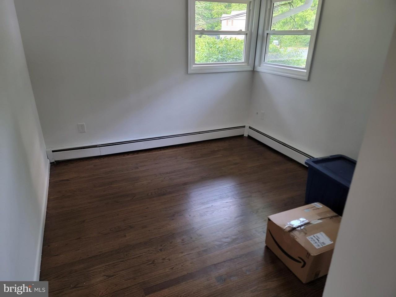 1639 Perkins Ln - Photo 5 of 18