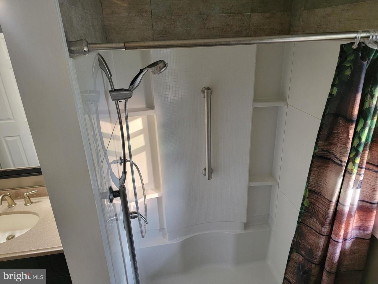 1639 Perkins Ln - Photo 6 of 18