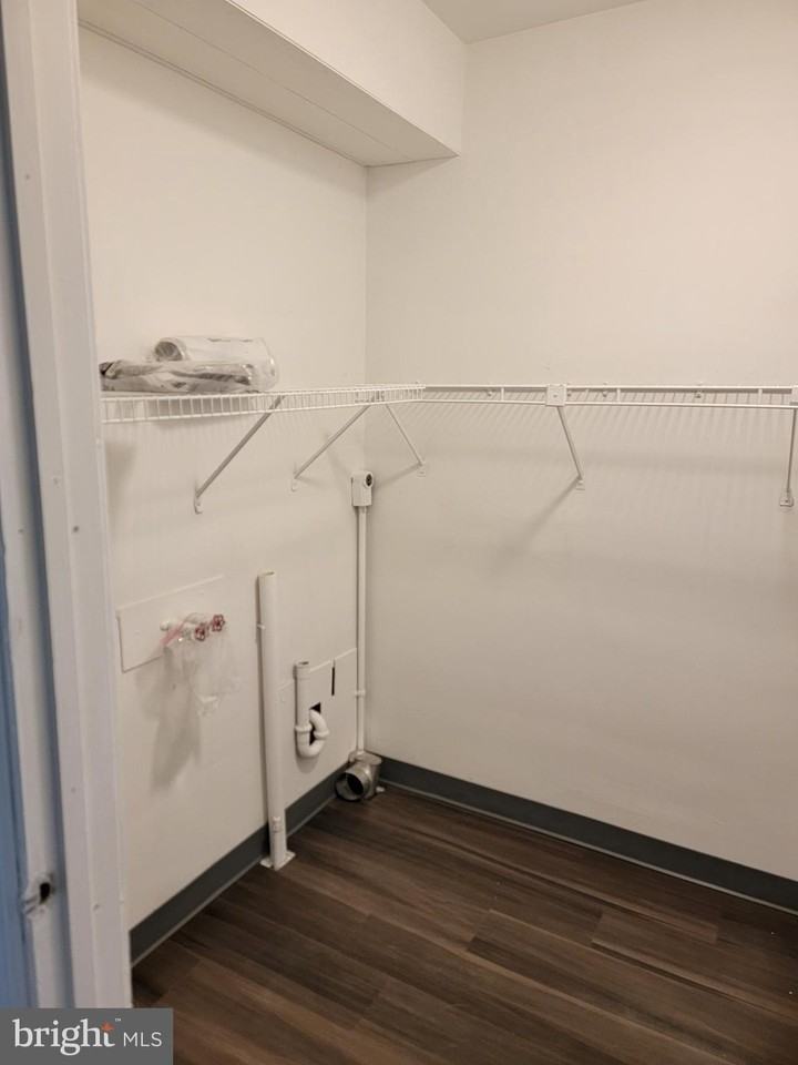 1639 Perkins Ln - Photo 7 of 18