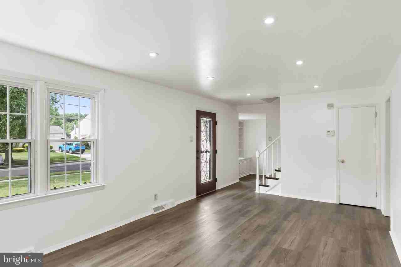 116 Eaton Pl - Photo 4 of 20